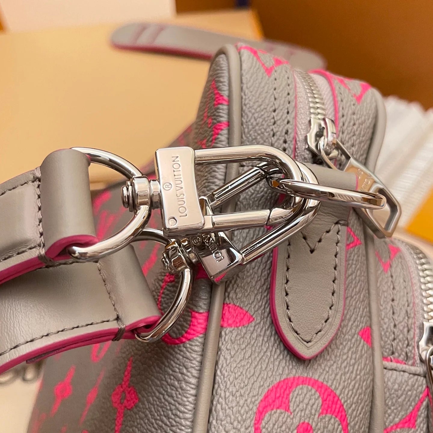 LV BAG M