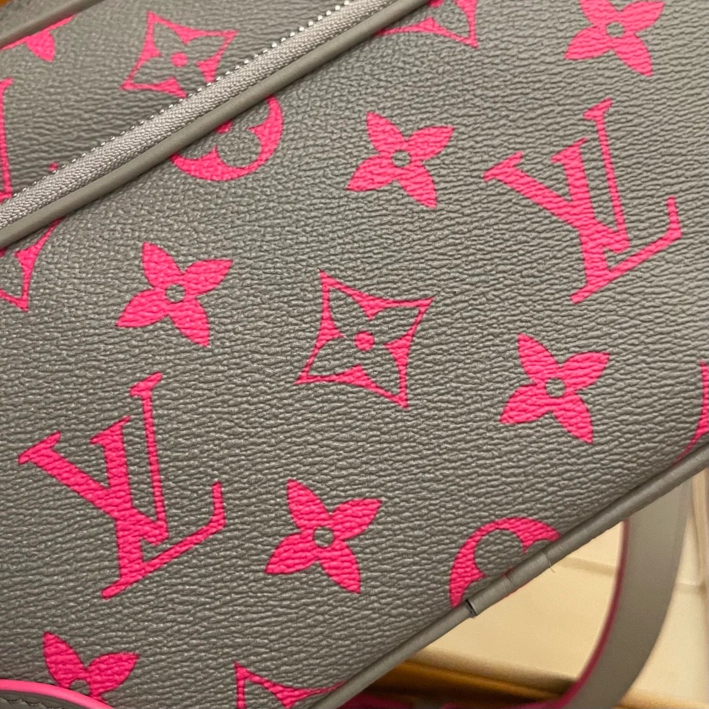 LV BAG M