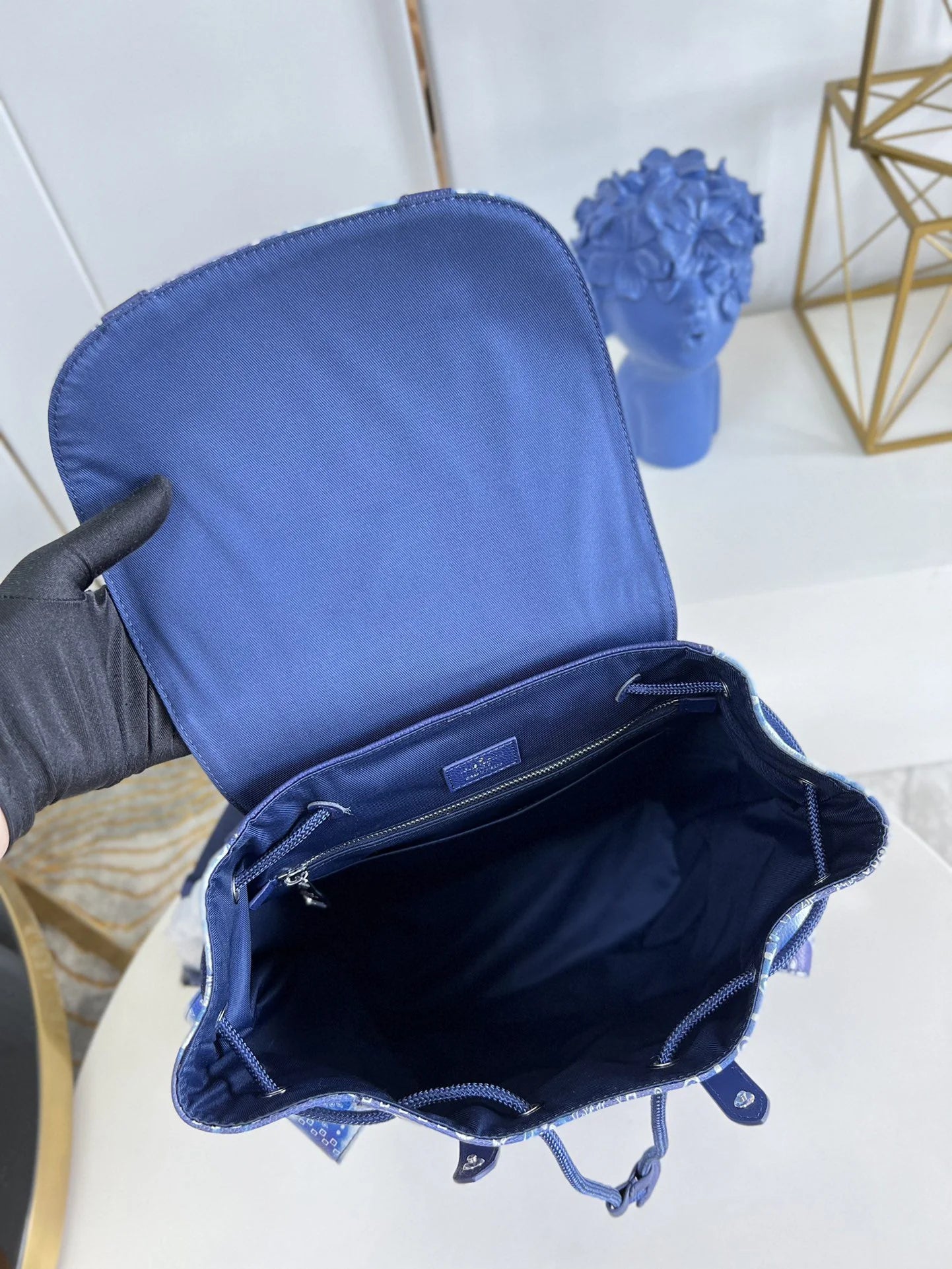 LV BAG M