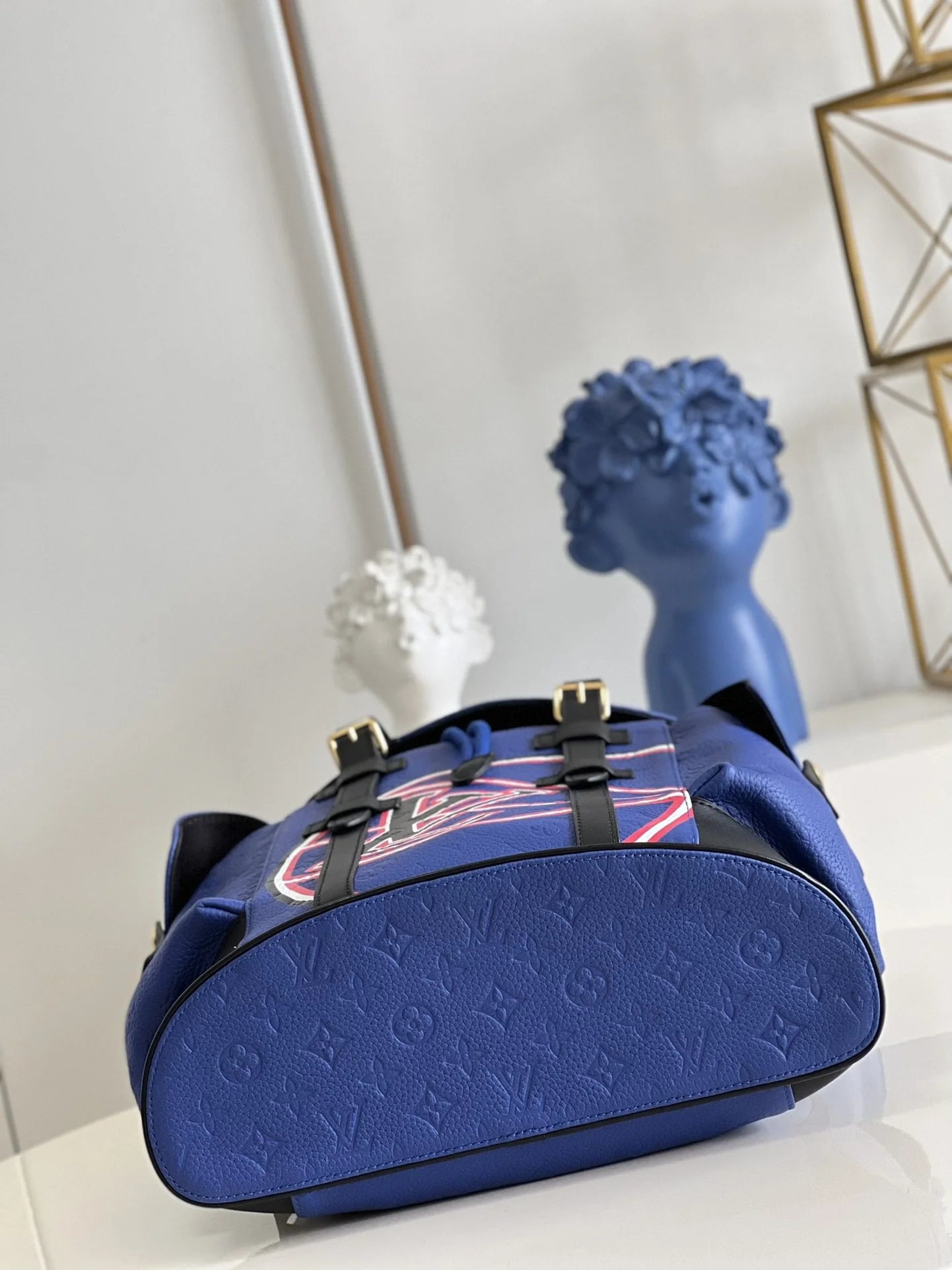 LV BAG M