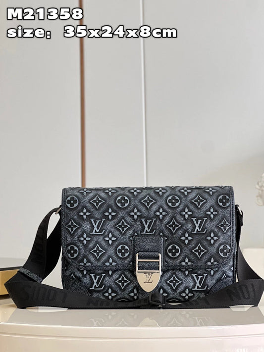 LV BAG M