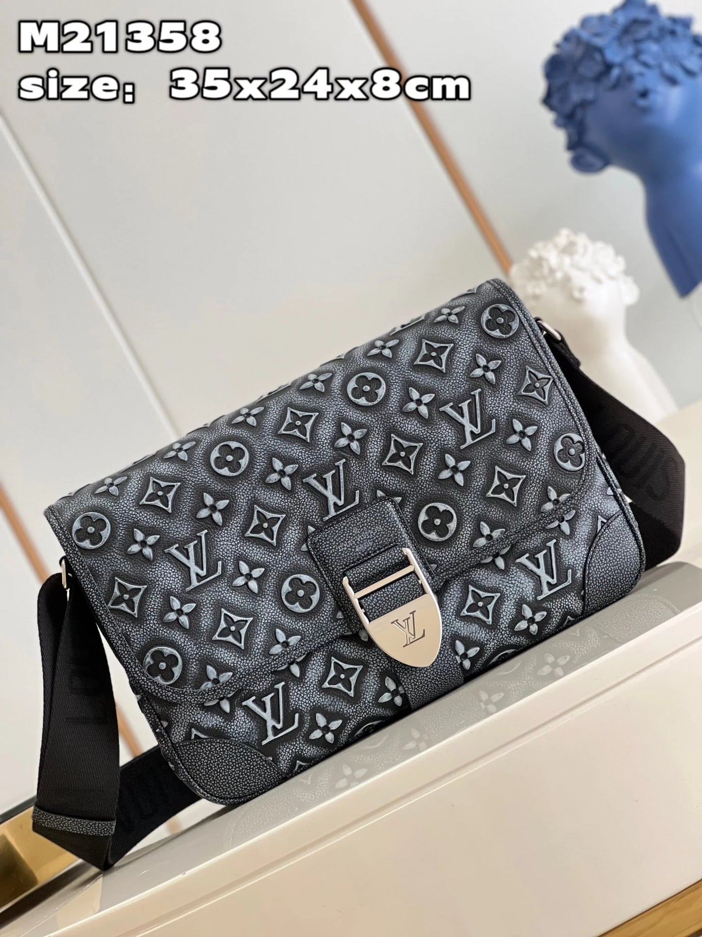 LV BAG M
