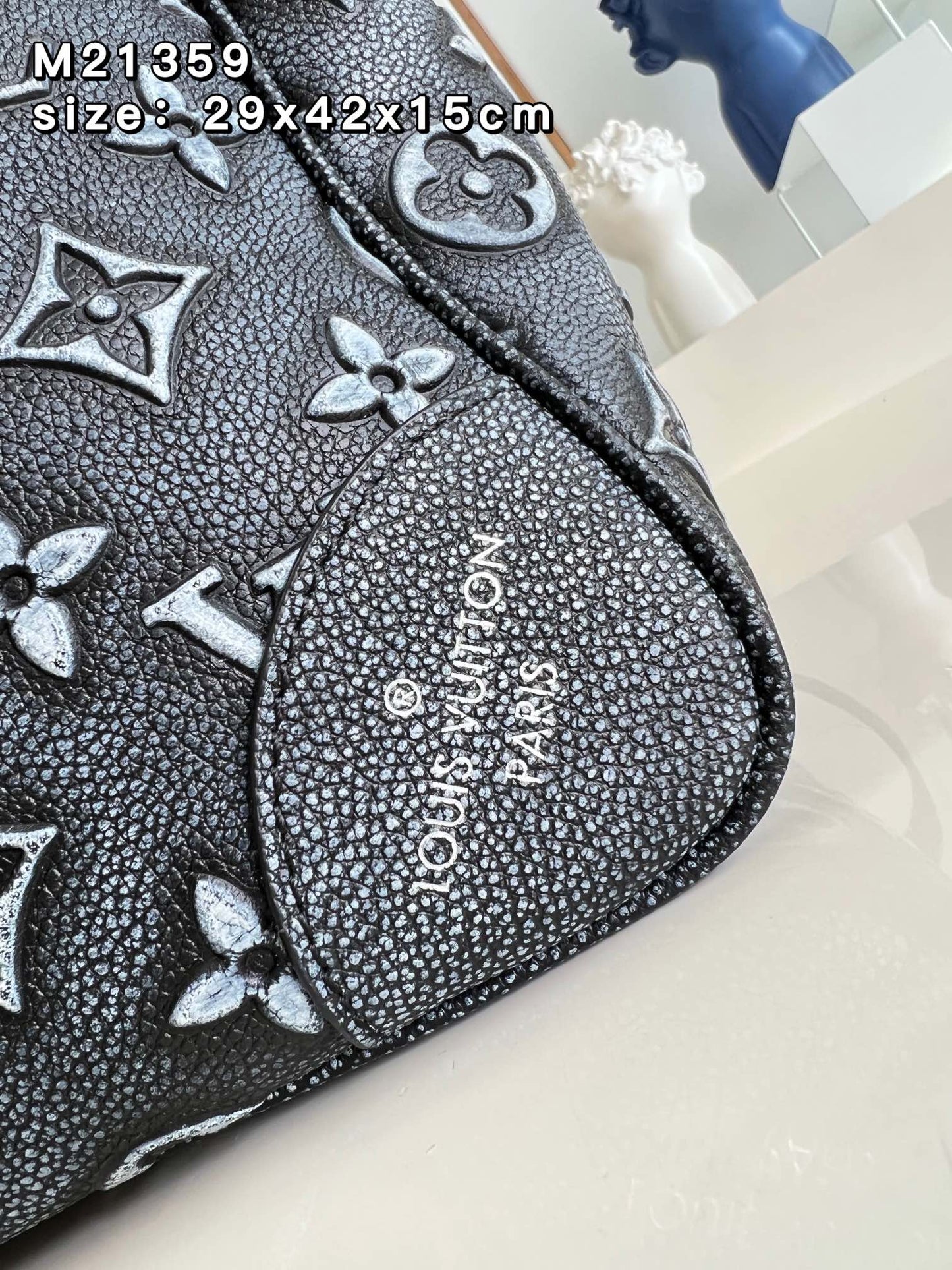 LV BAG M