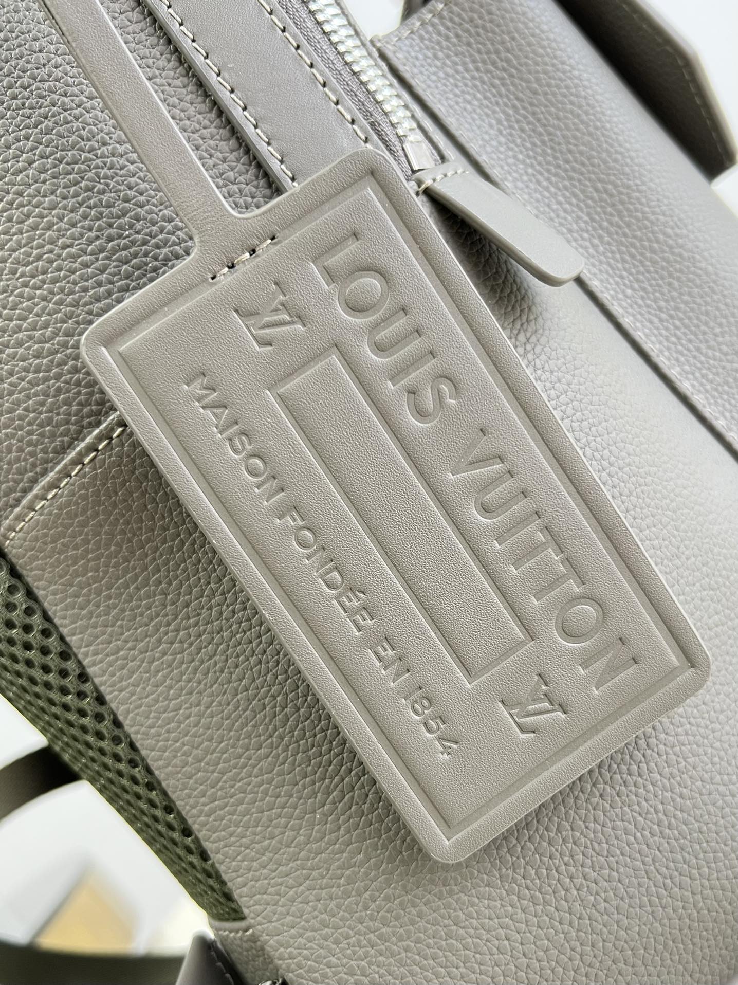 LV BAG M