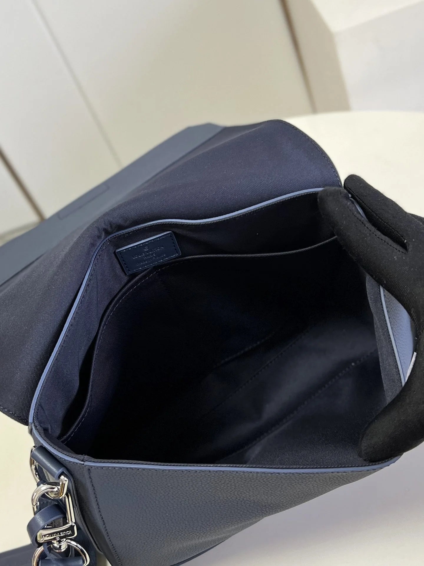 LV BAG M