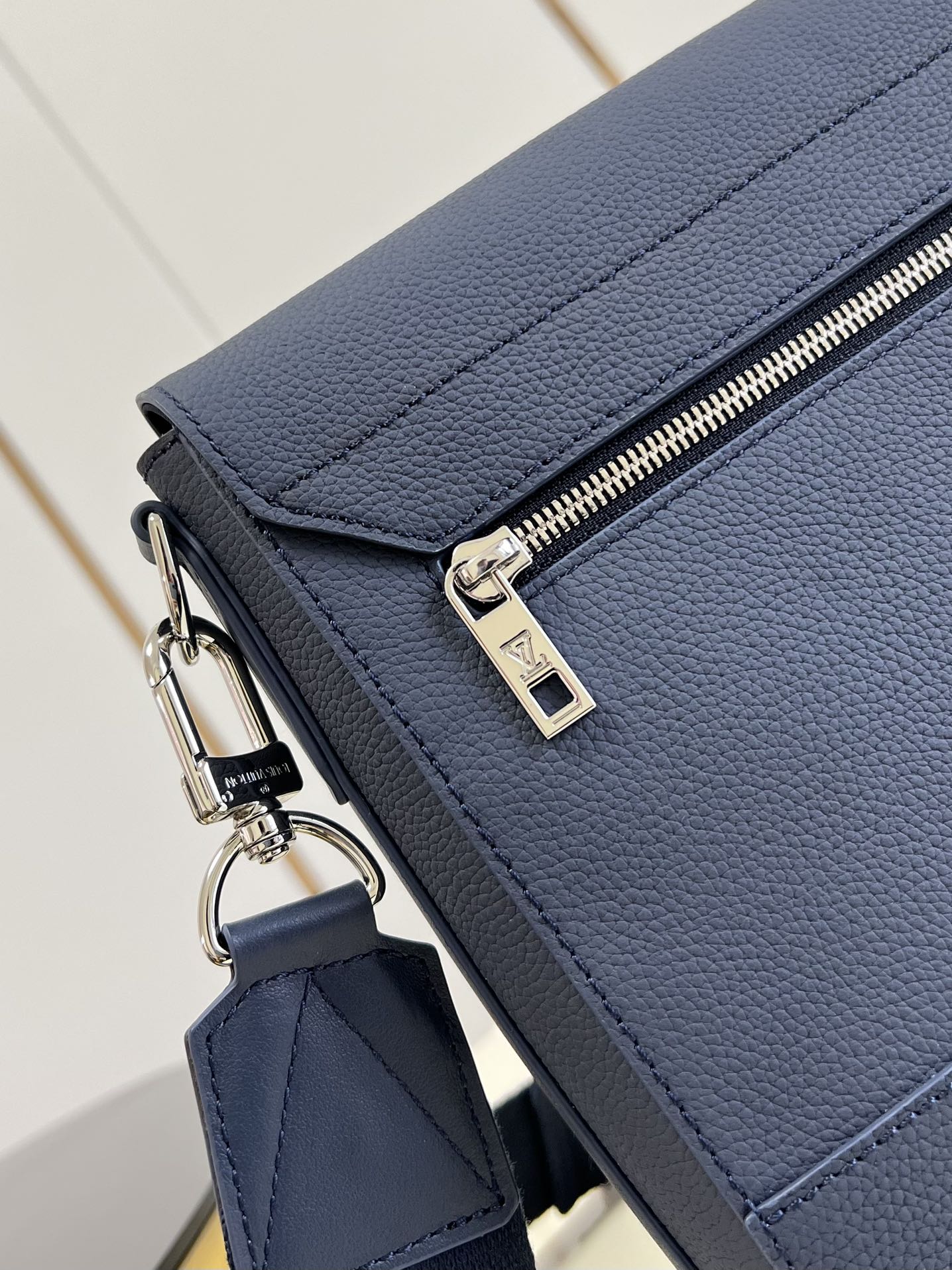 LV BAG M