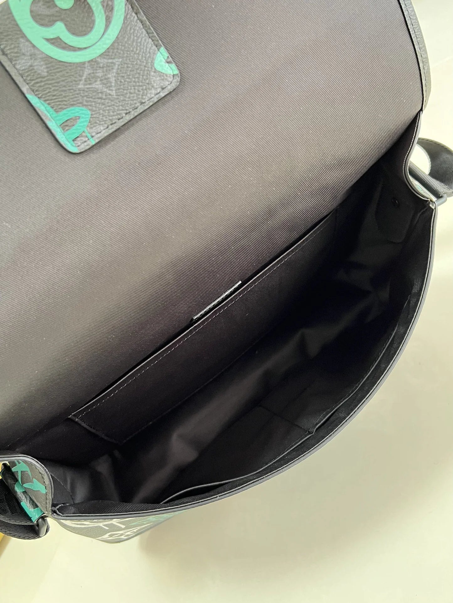LV BAG M
