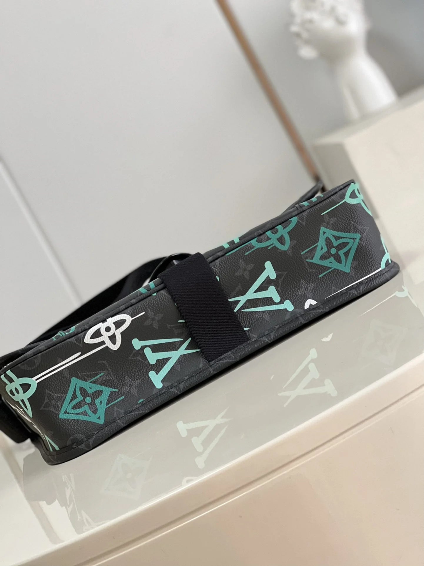 LV BAG M