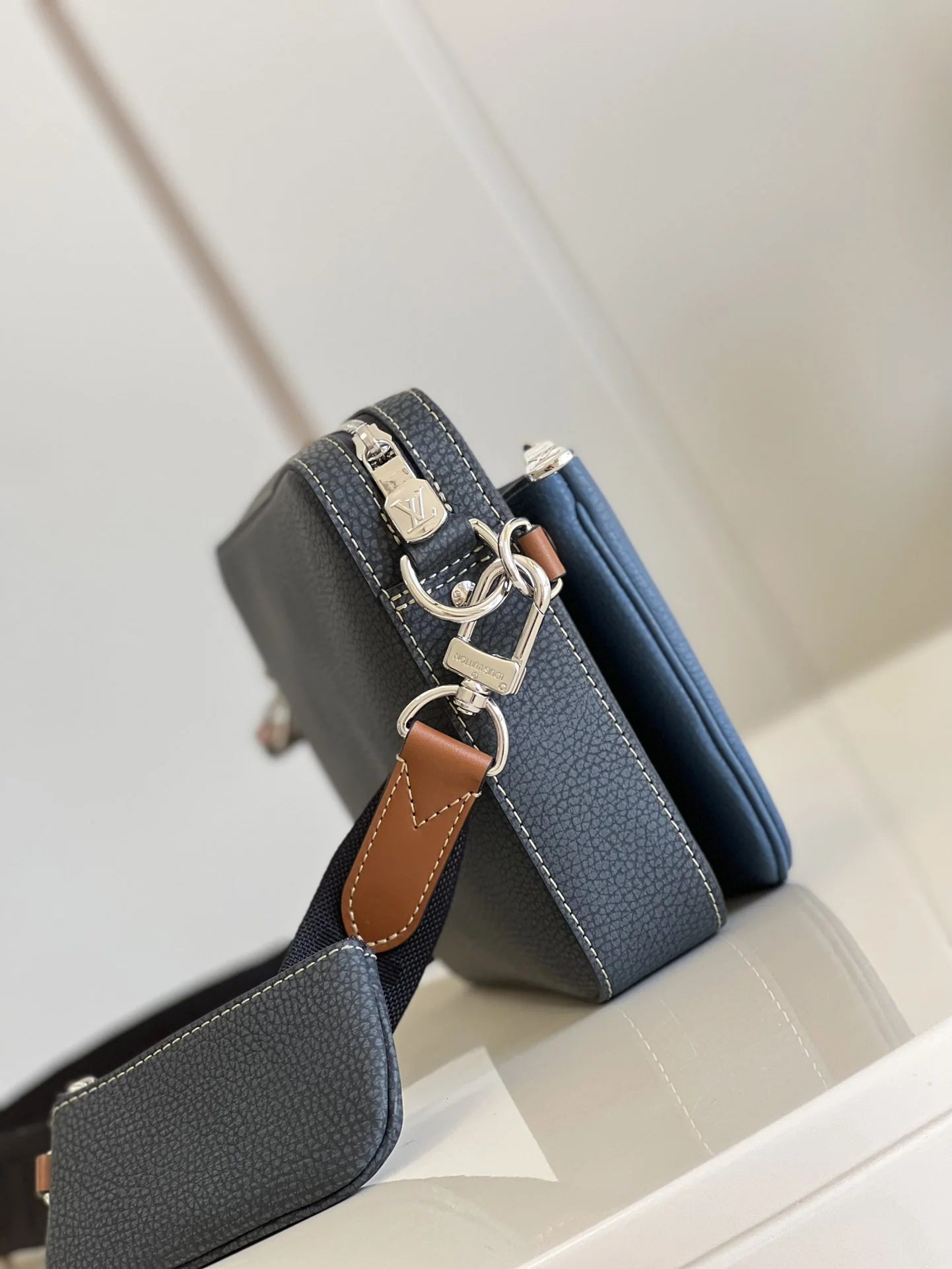 LV BAG M