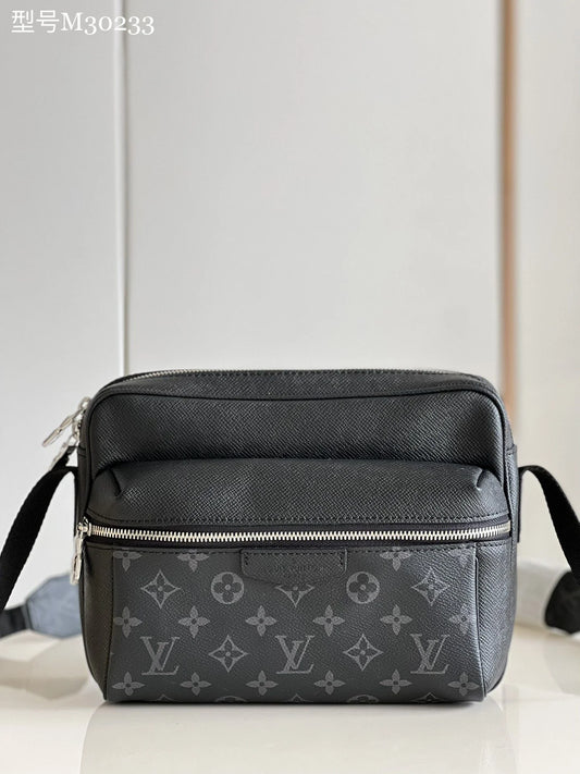 LV BAG M30233