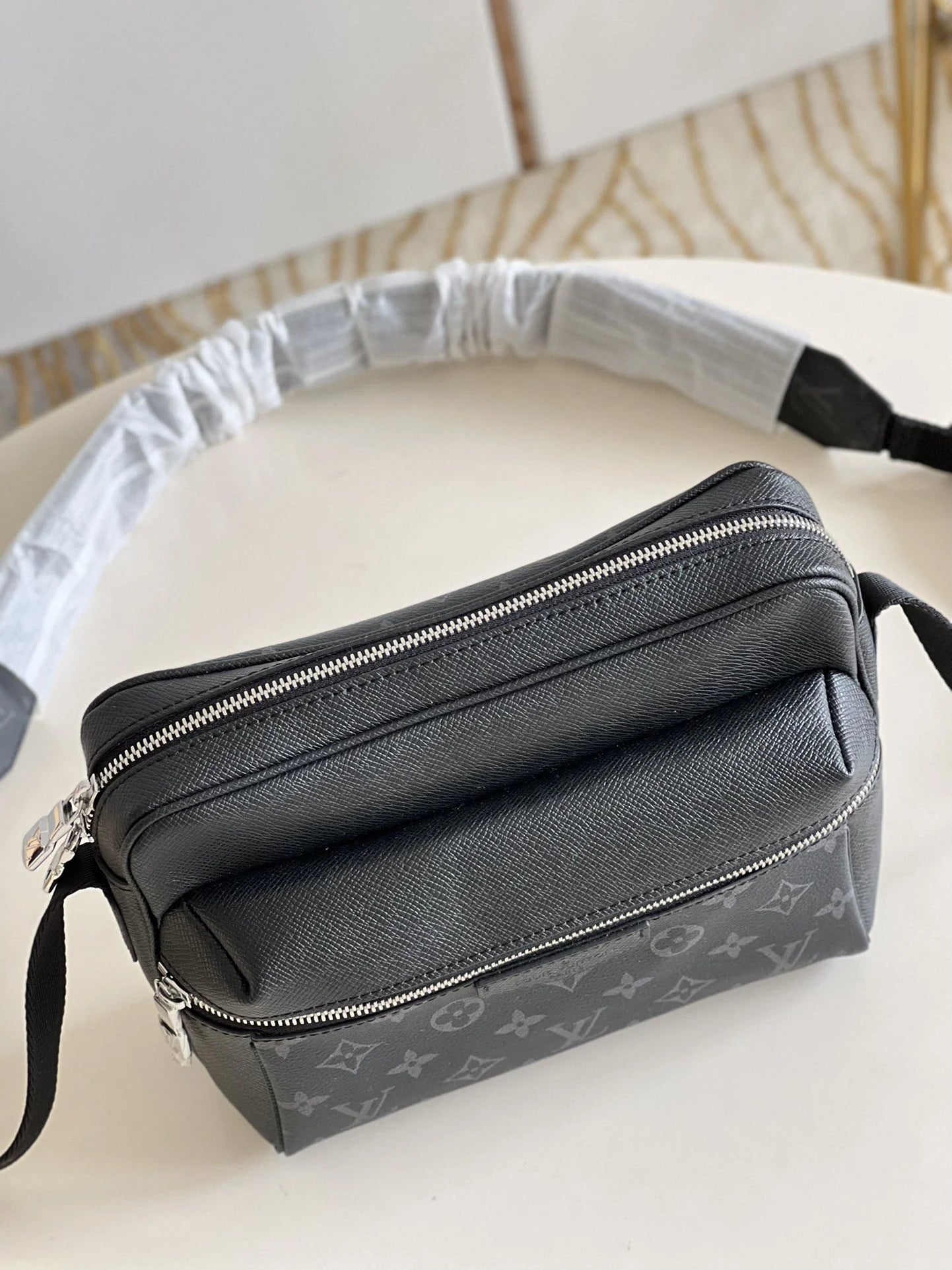 LV BAG M30233