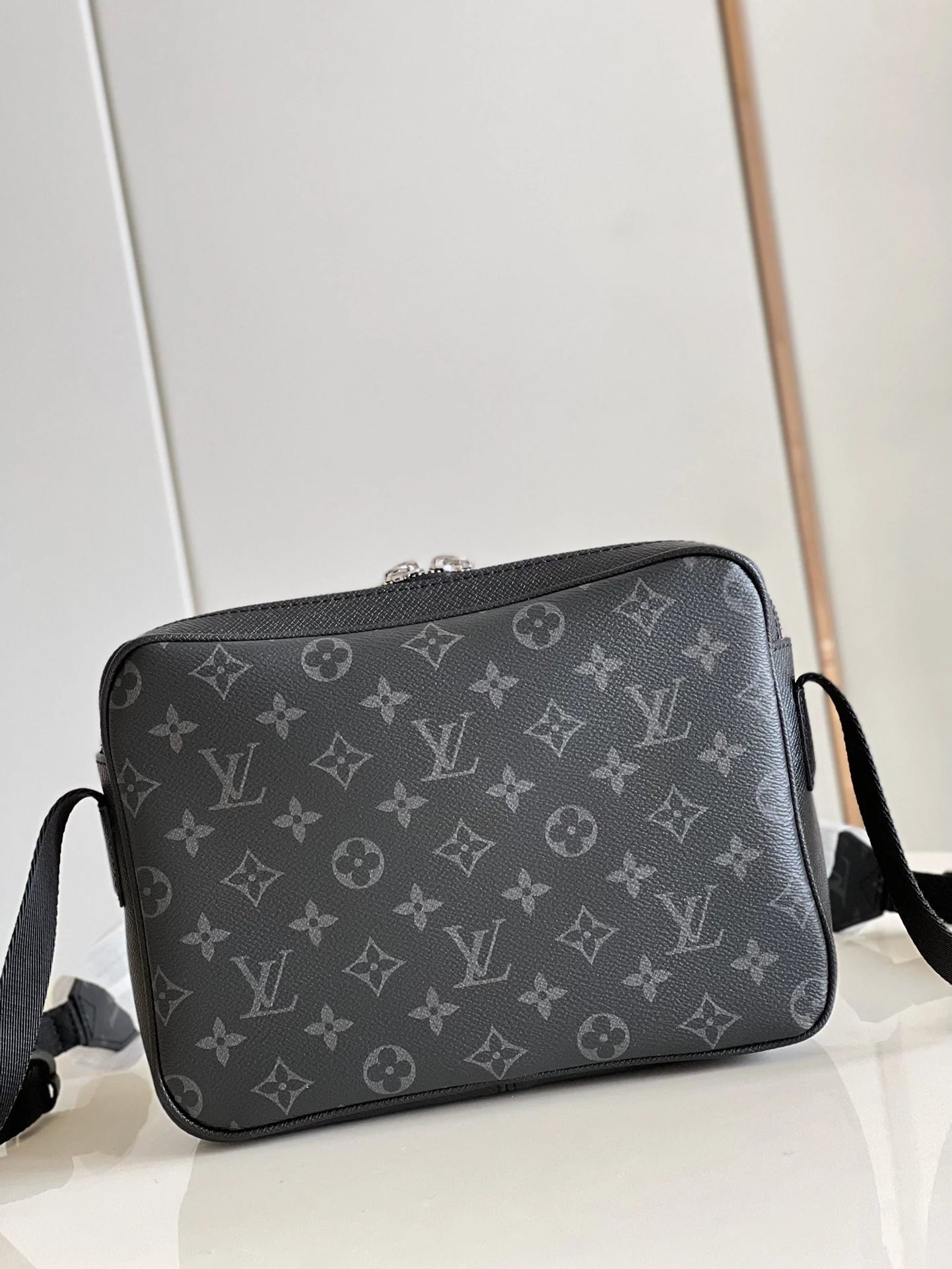 LV BAG M30233