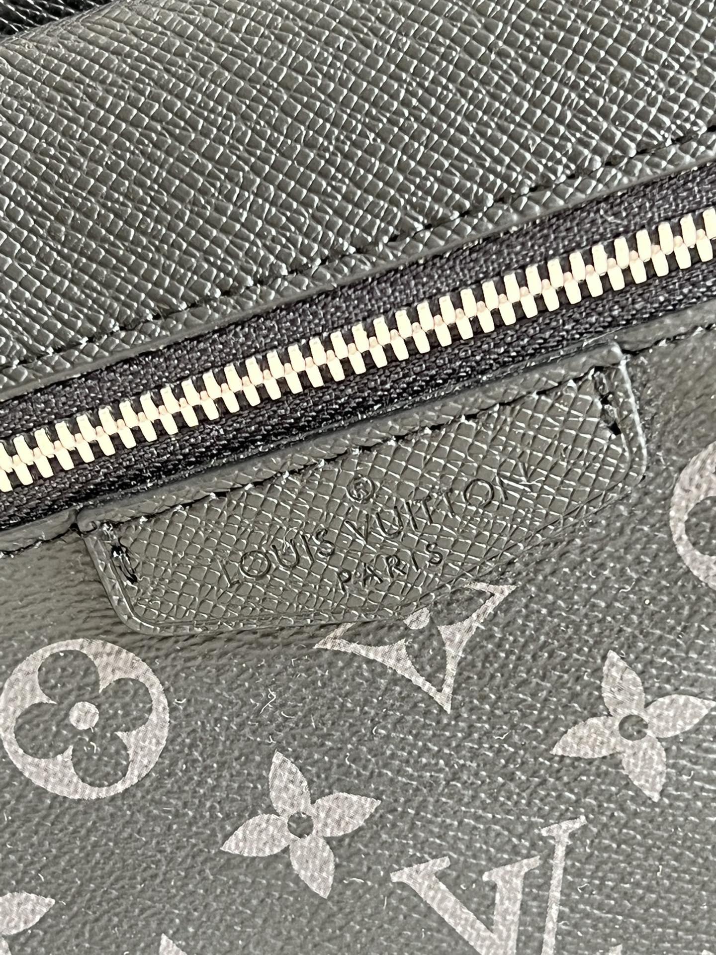LV BAG M30233