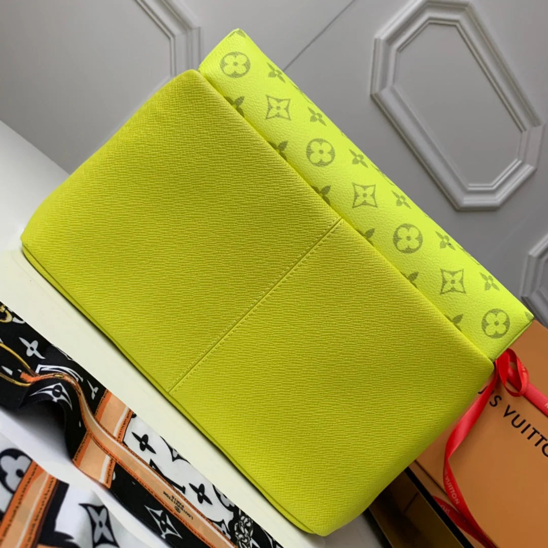 LV BAG M