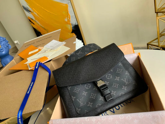 LV BAG M