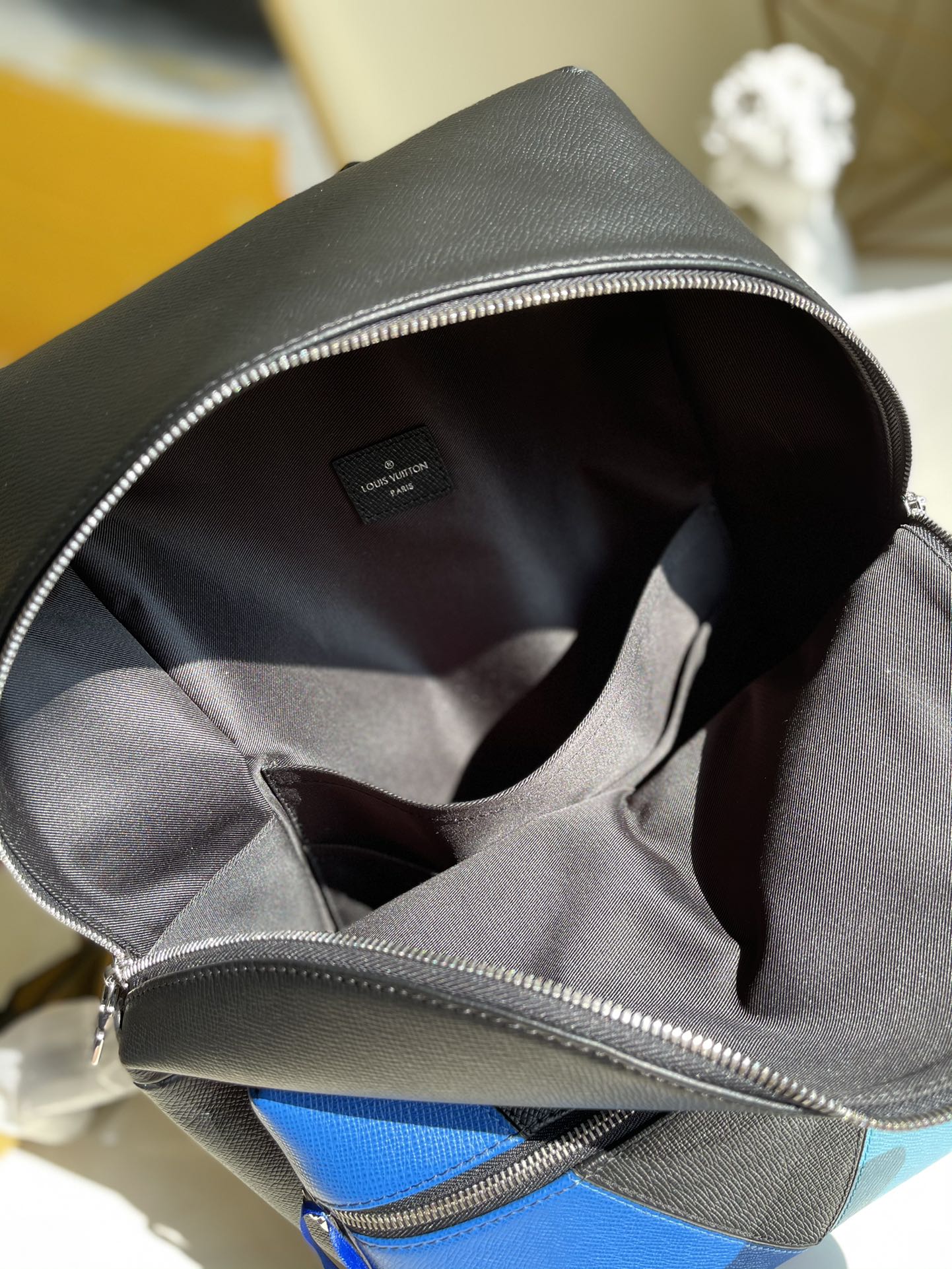 LV BAG M