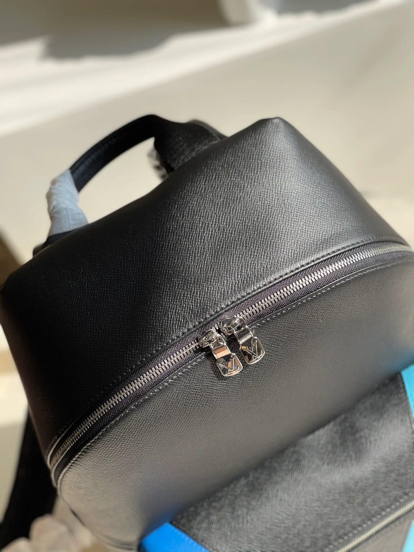 LV BAG M