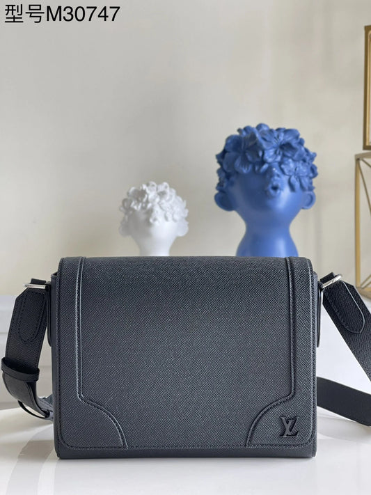 LV BAG M