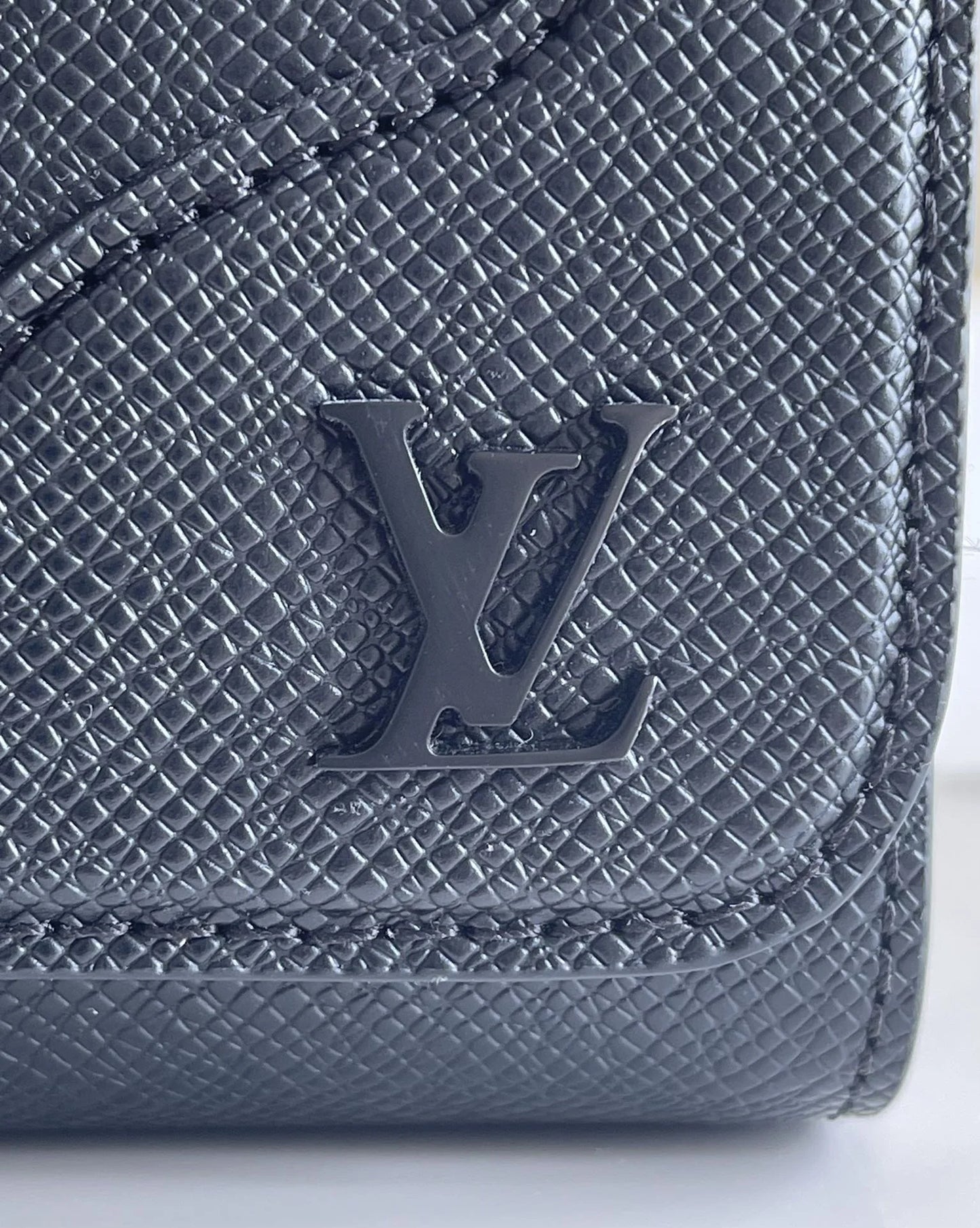 LV BAG M