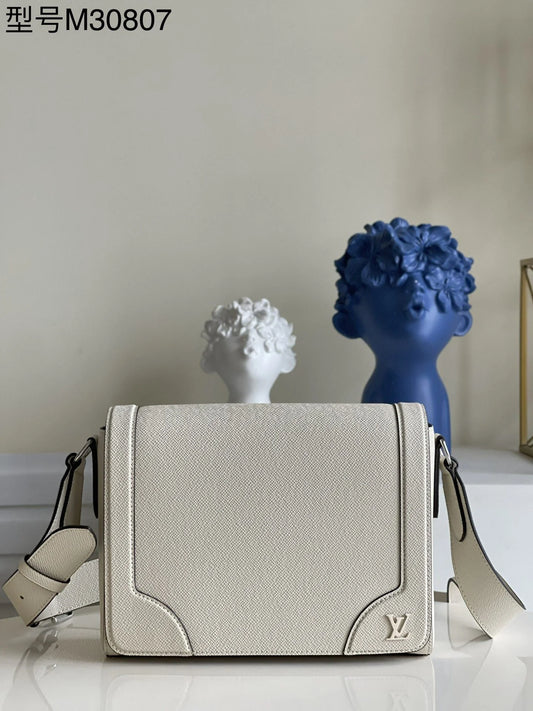 LV BAG M