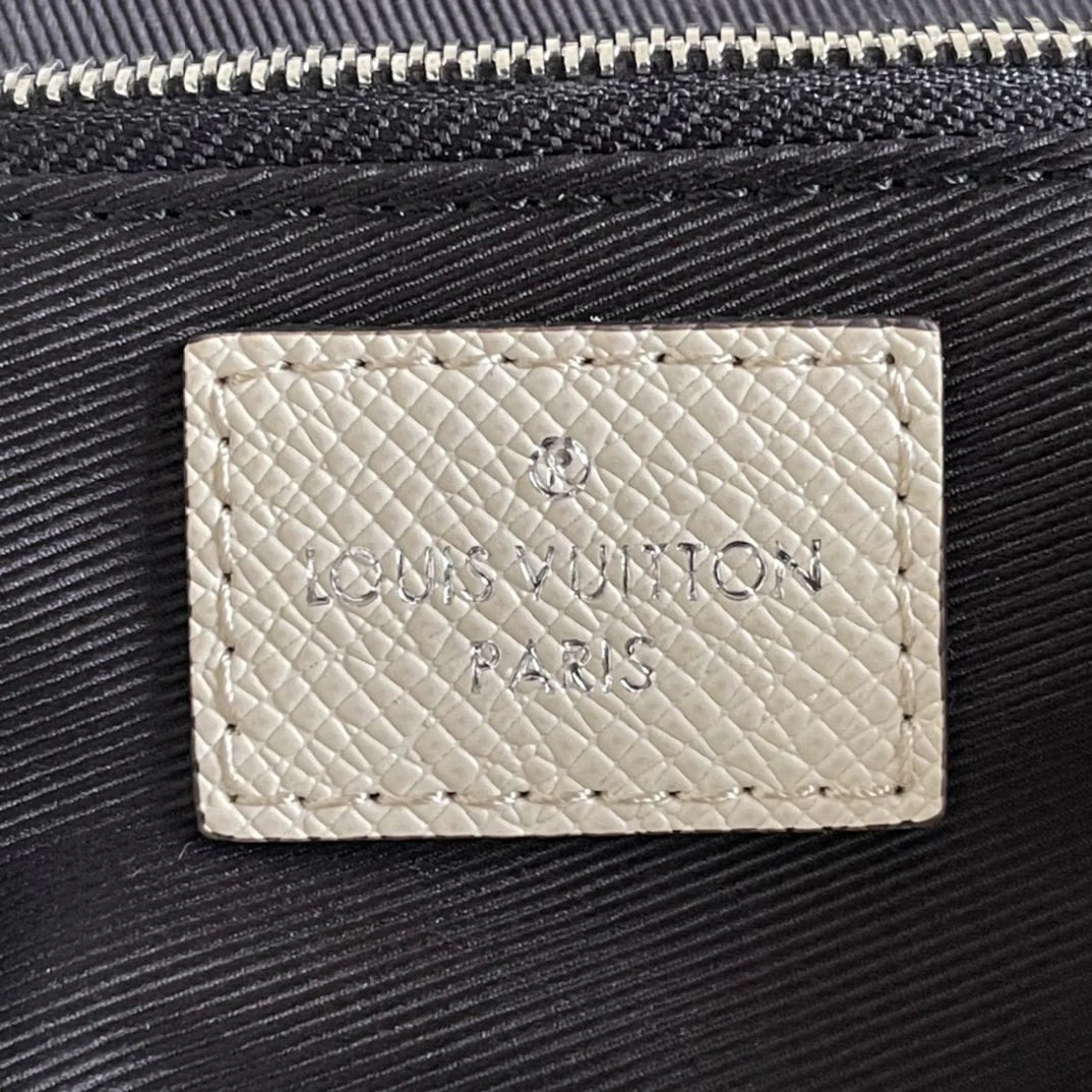 LV BAG M