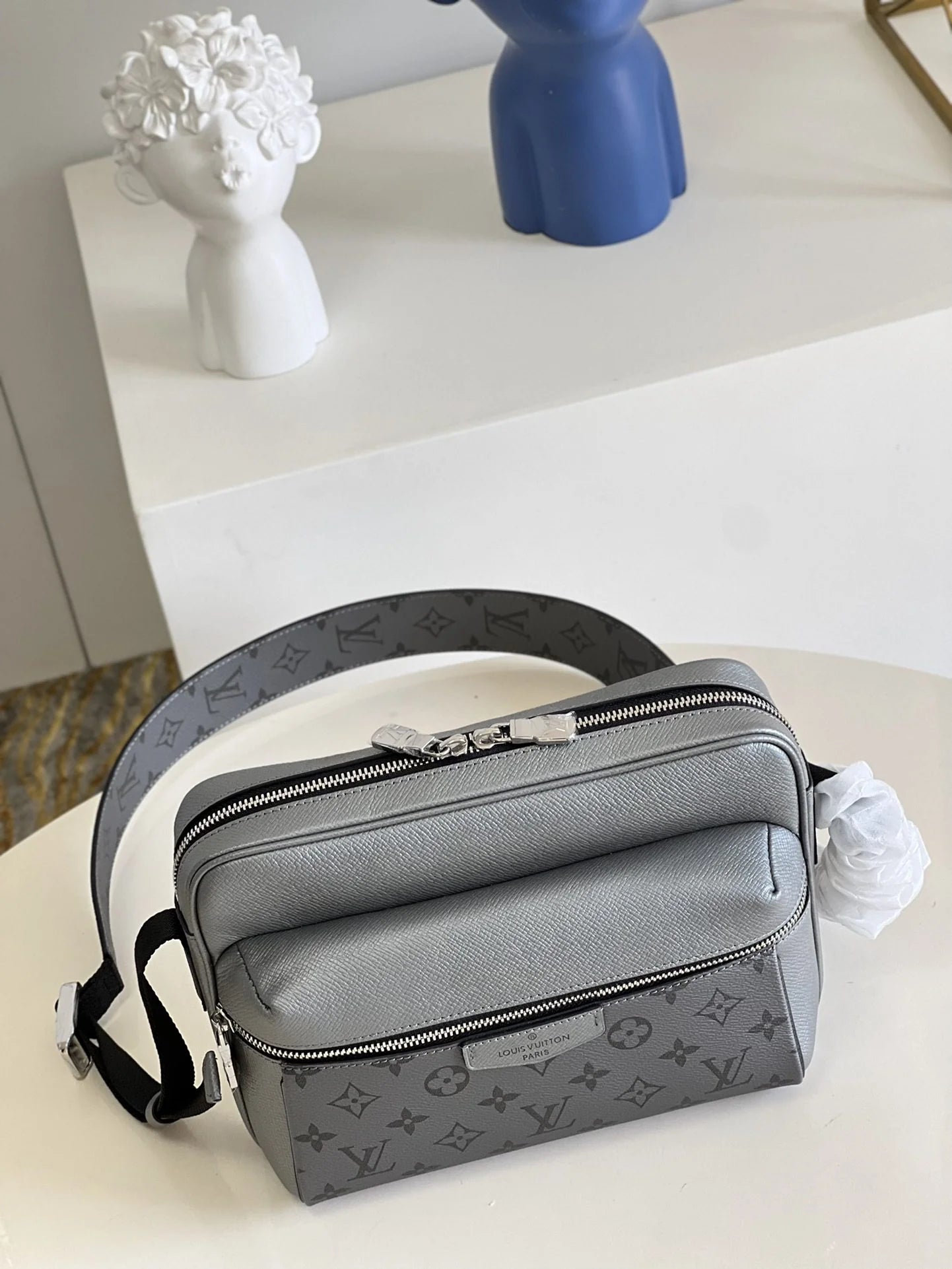 LV BAG M