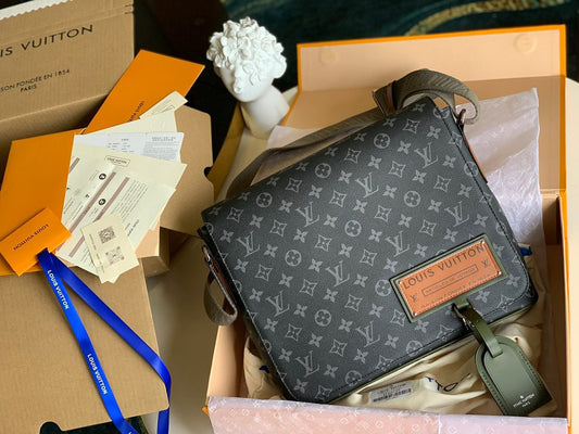LV BAG M