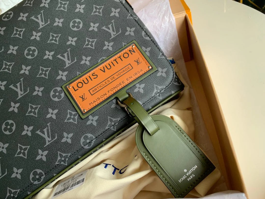 LV BAG M