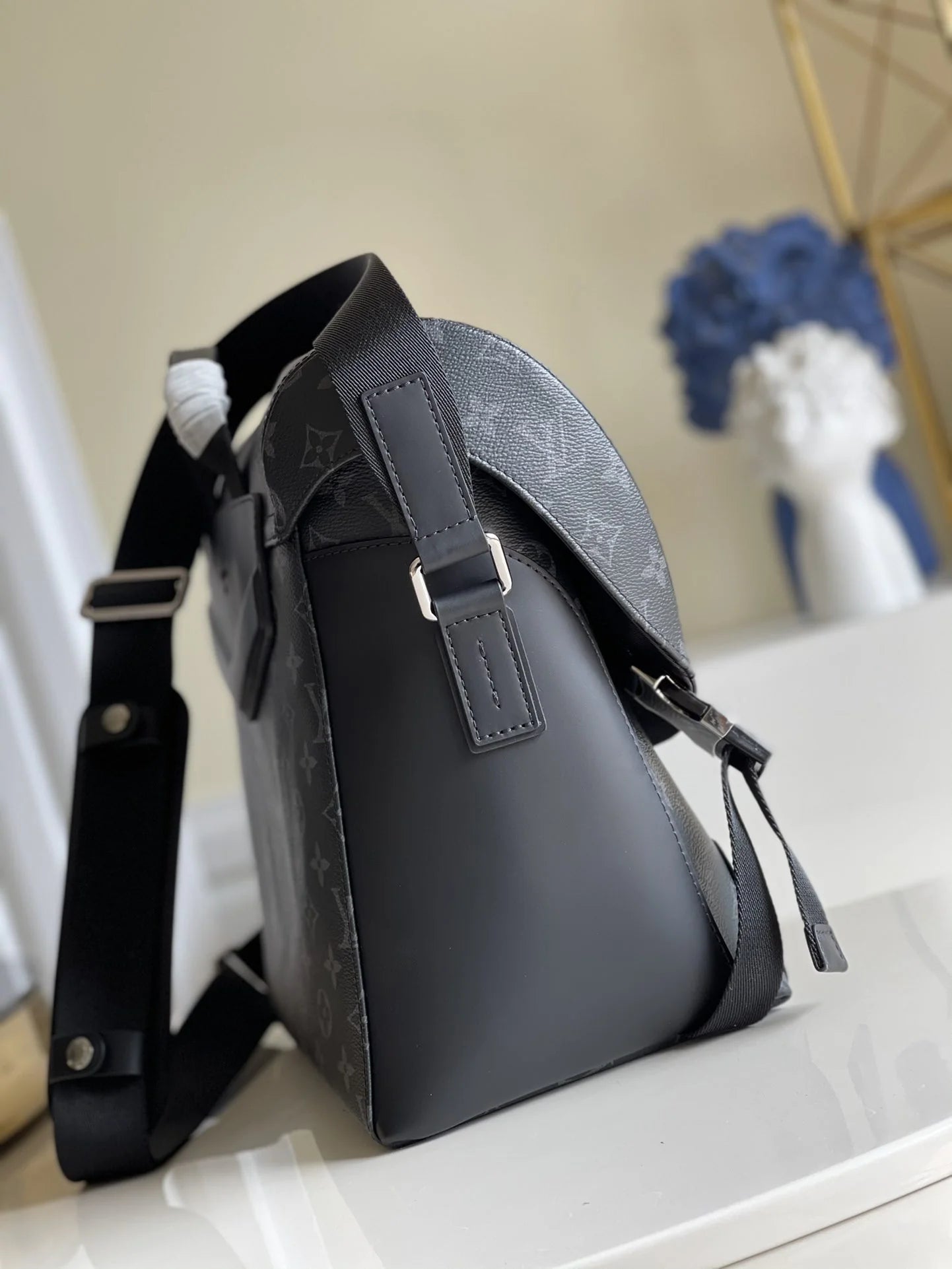 LV BAG M