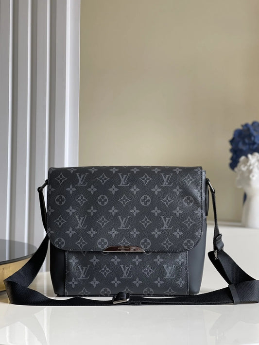 LV BAG M