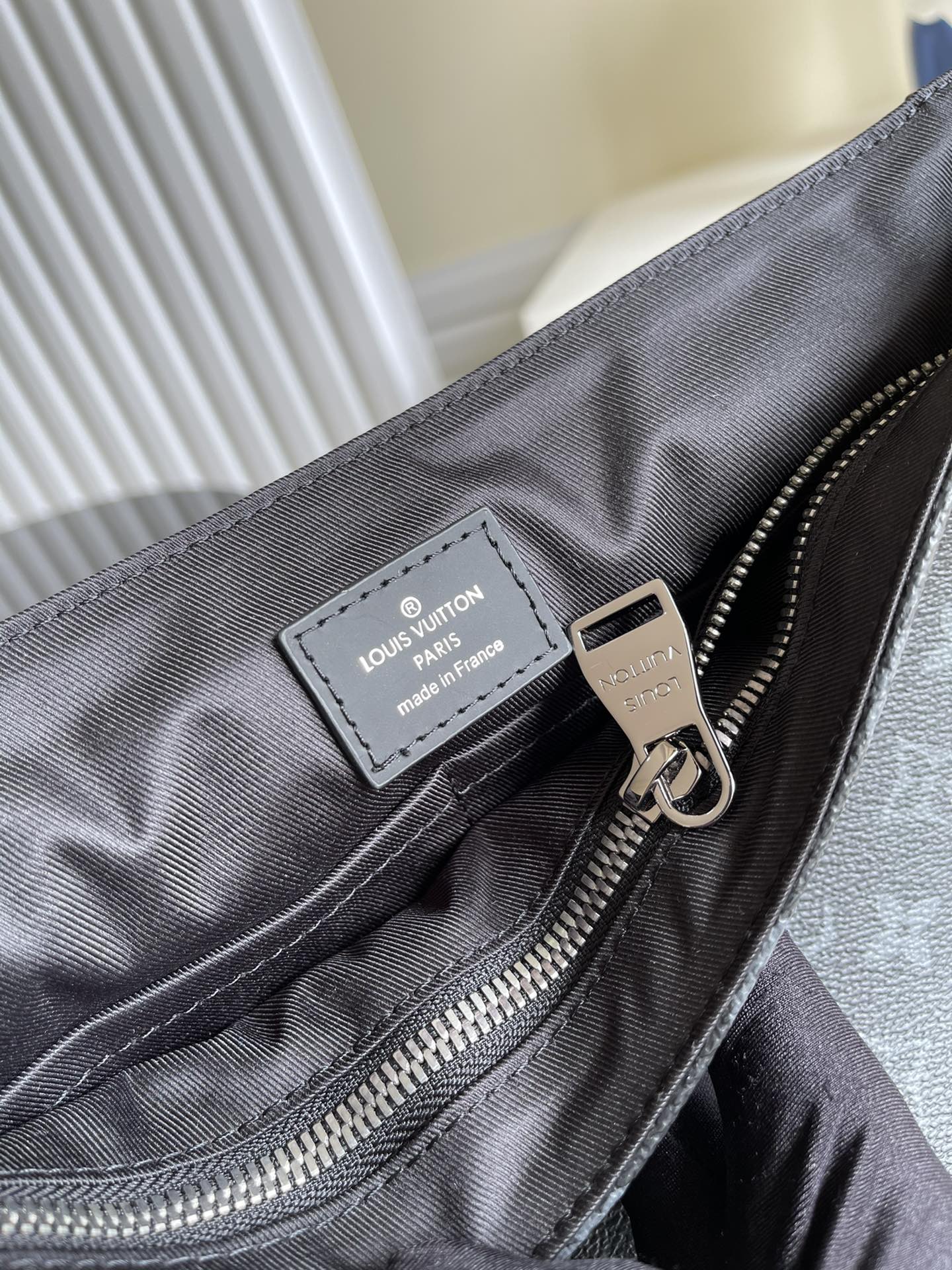 LV BAG M