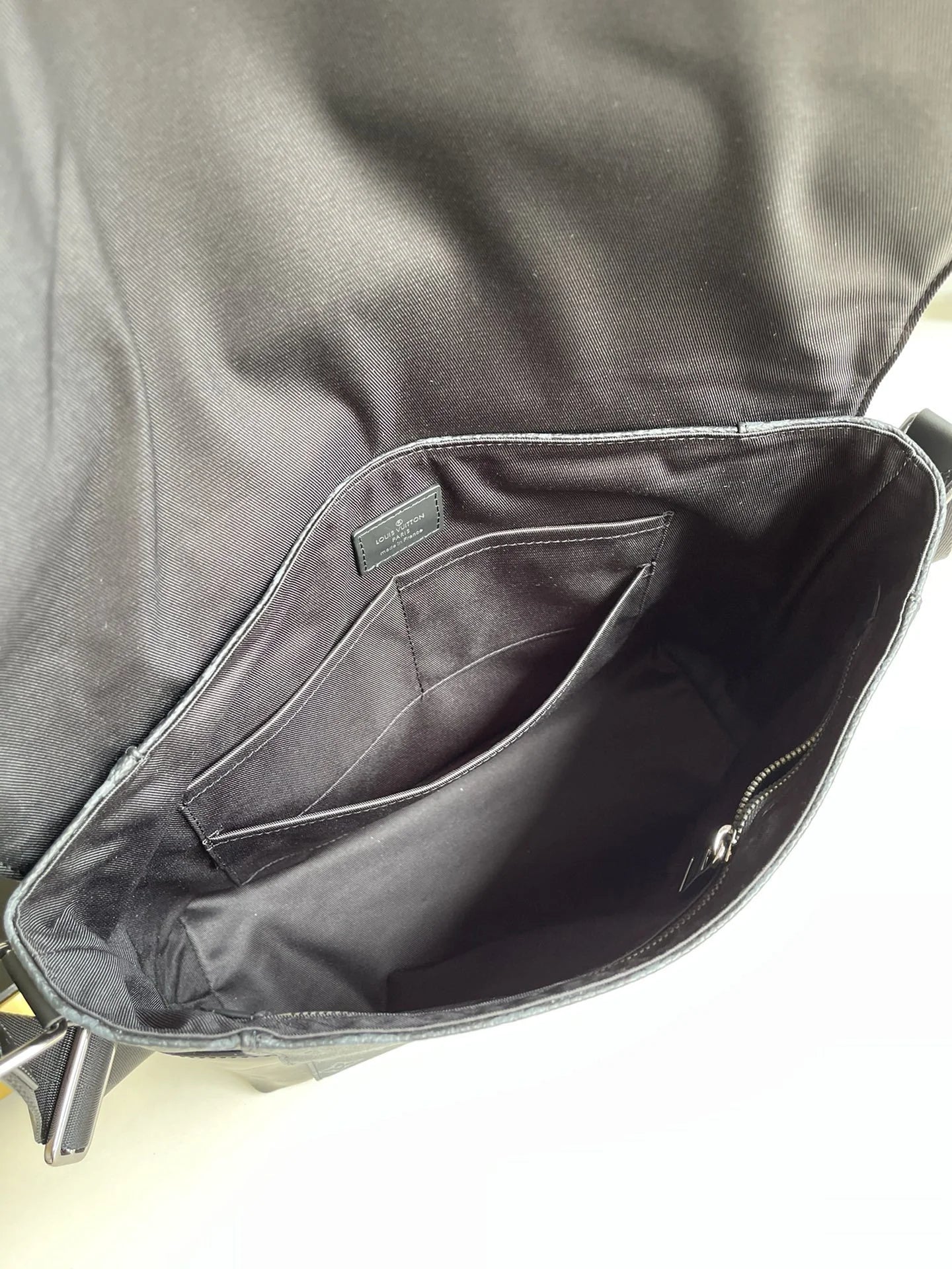 LV BAG M