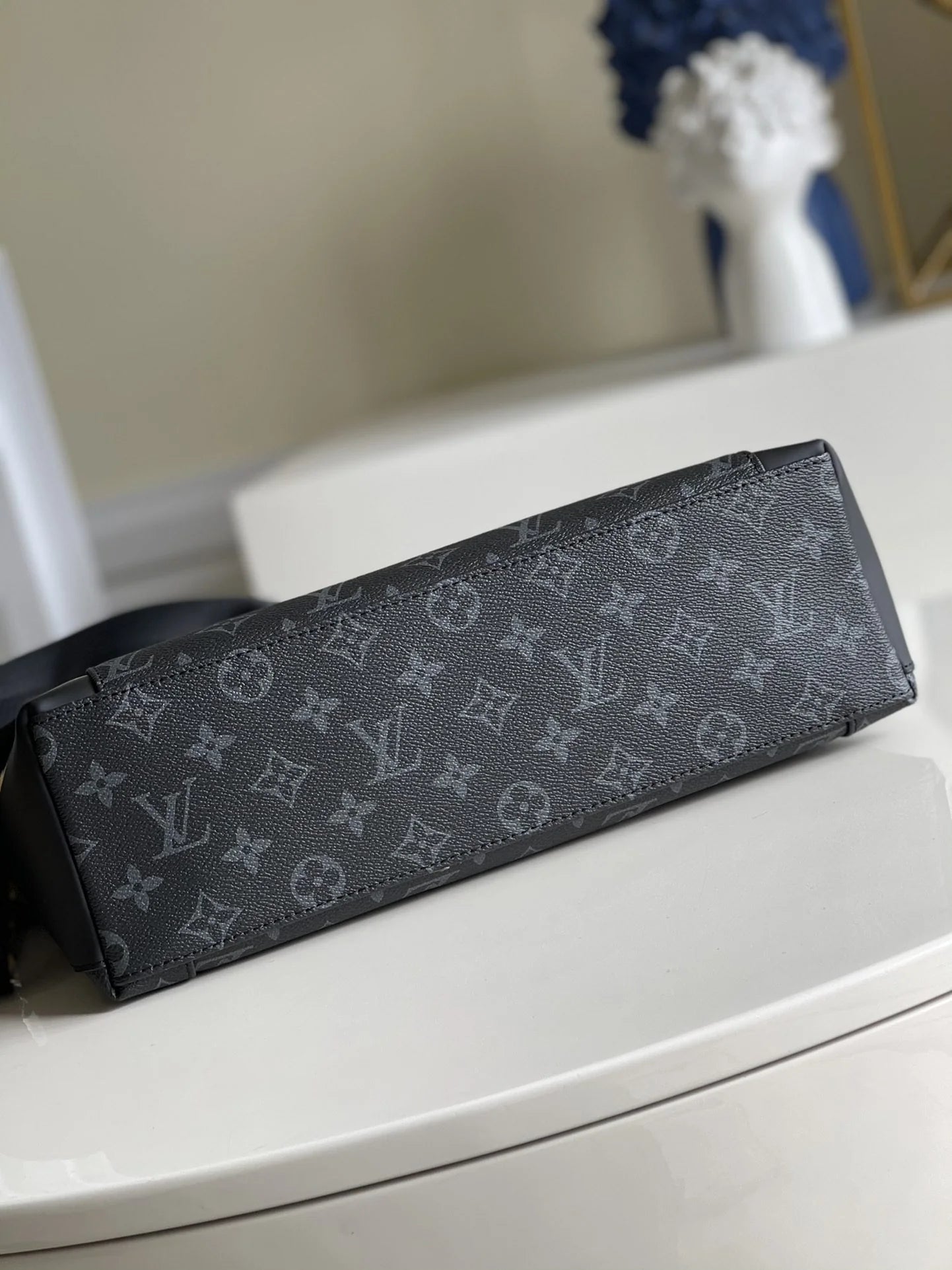 LV BAG M