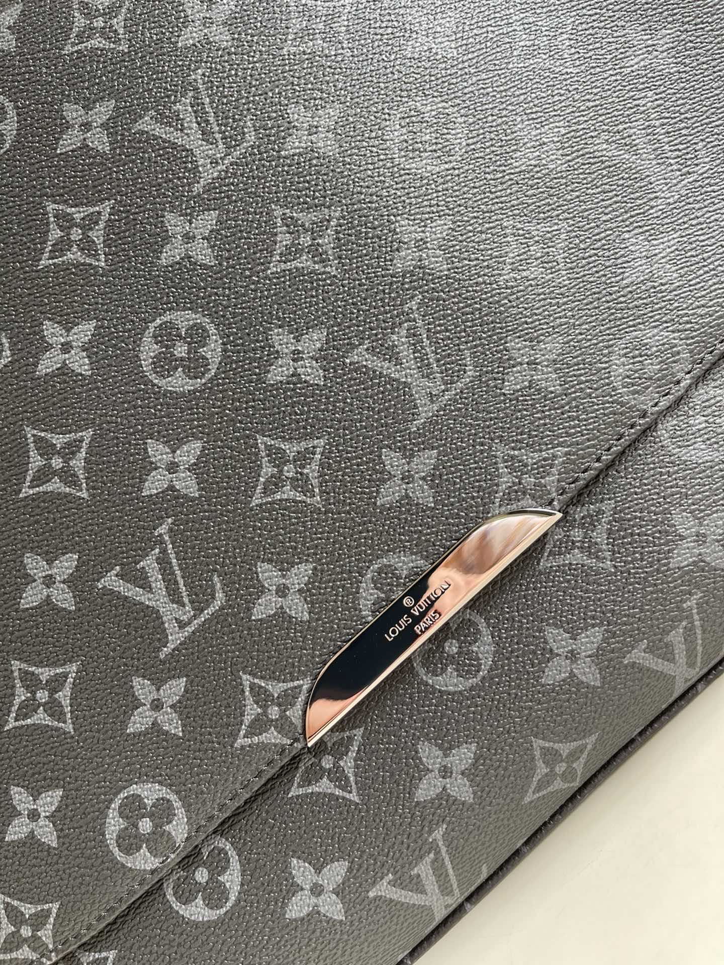 LV BAG M