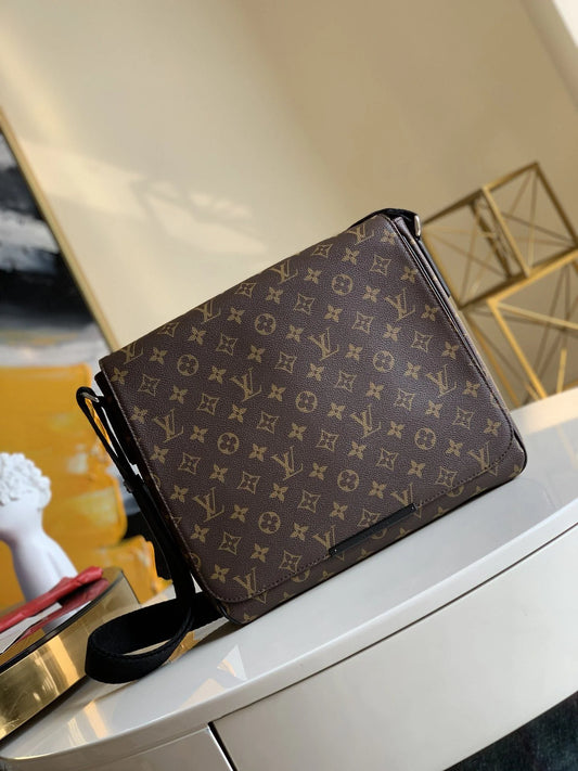LV BAG M