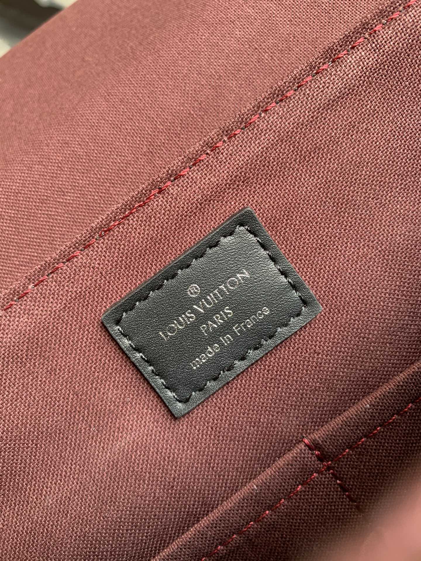 LV BAG M