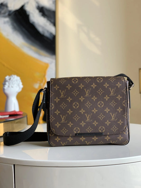 LV BAG M