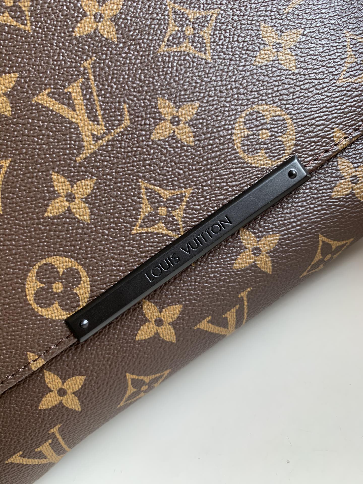 LV BAG M