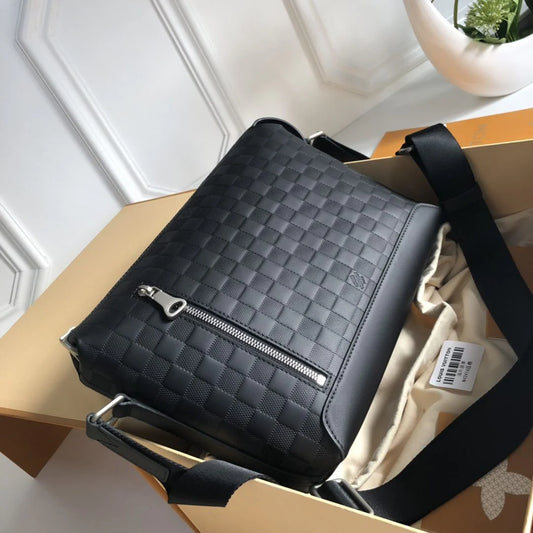 LV BAG M