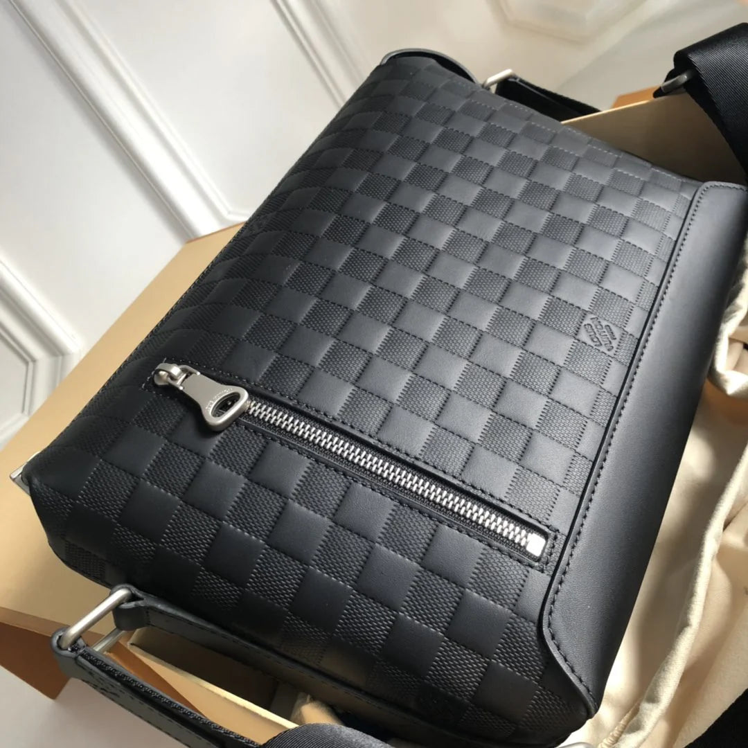 LV BAG M