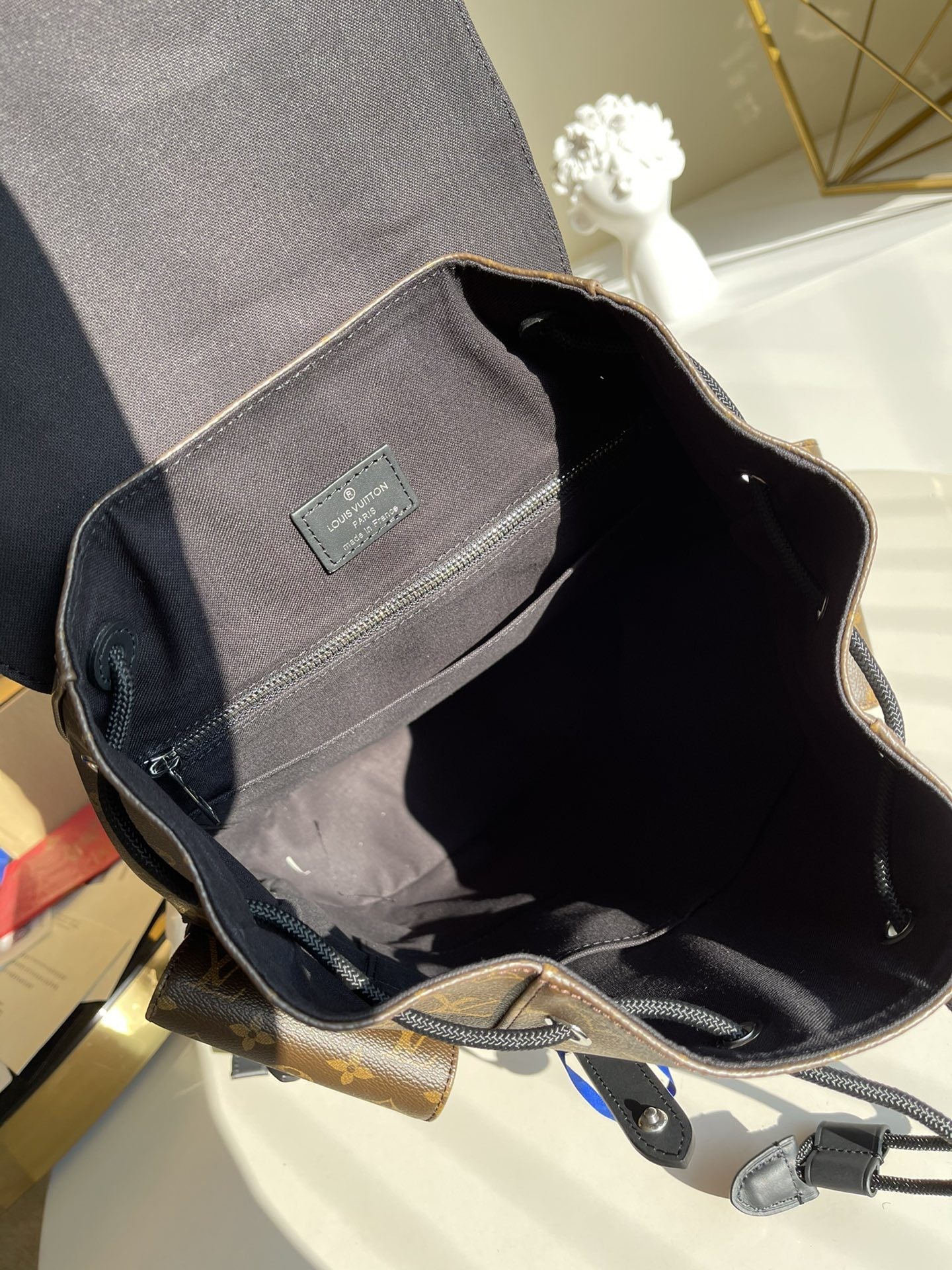 LV BAG M
