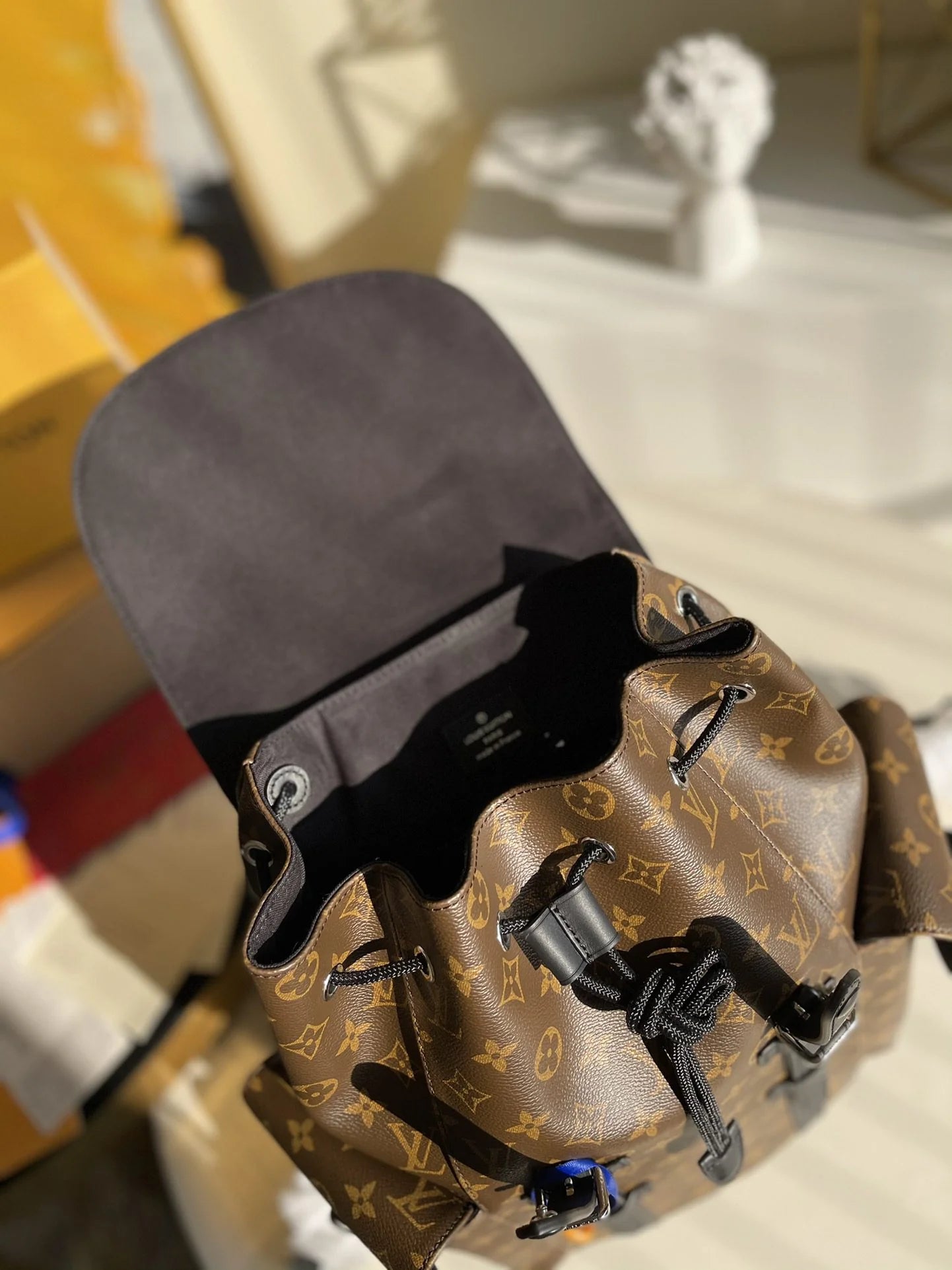 LV BAG M