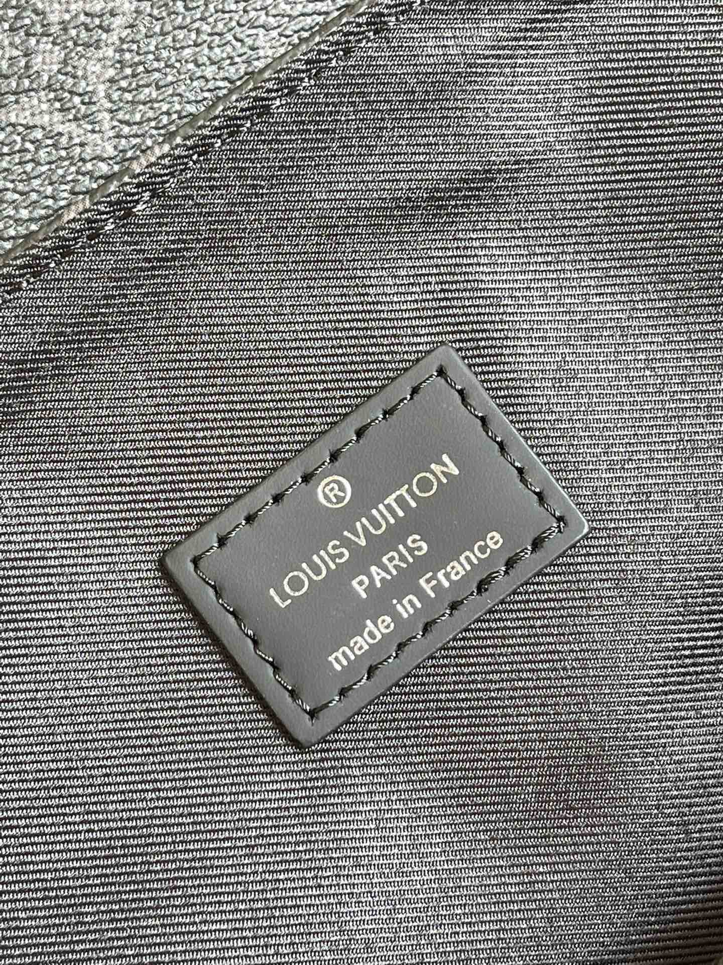 LV BAG M