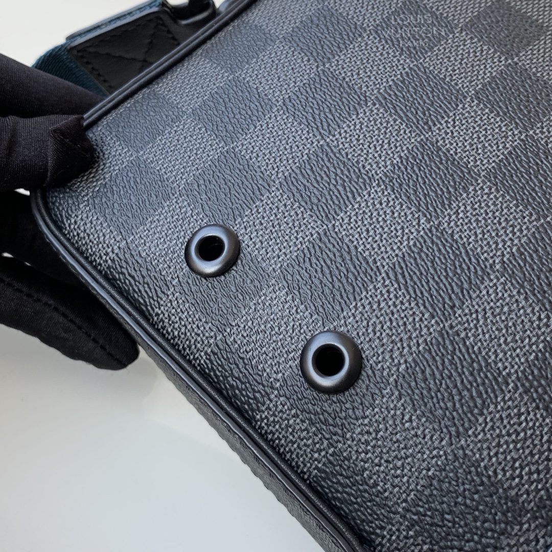 LV BAG M