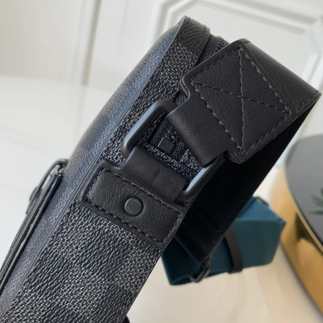 LV BAG M
