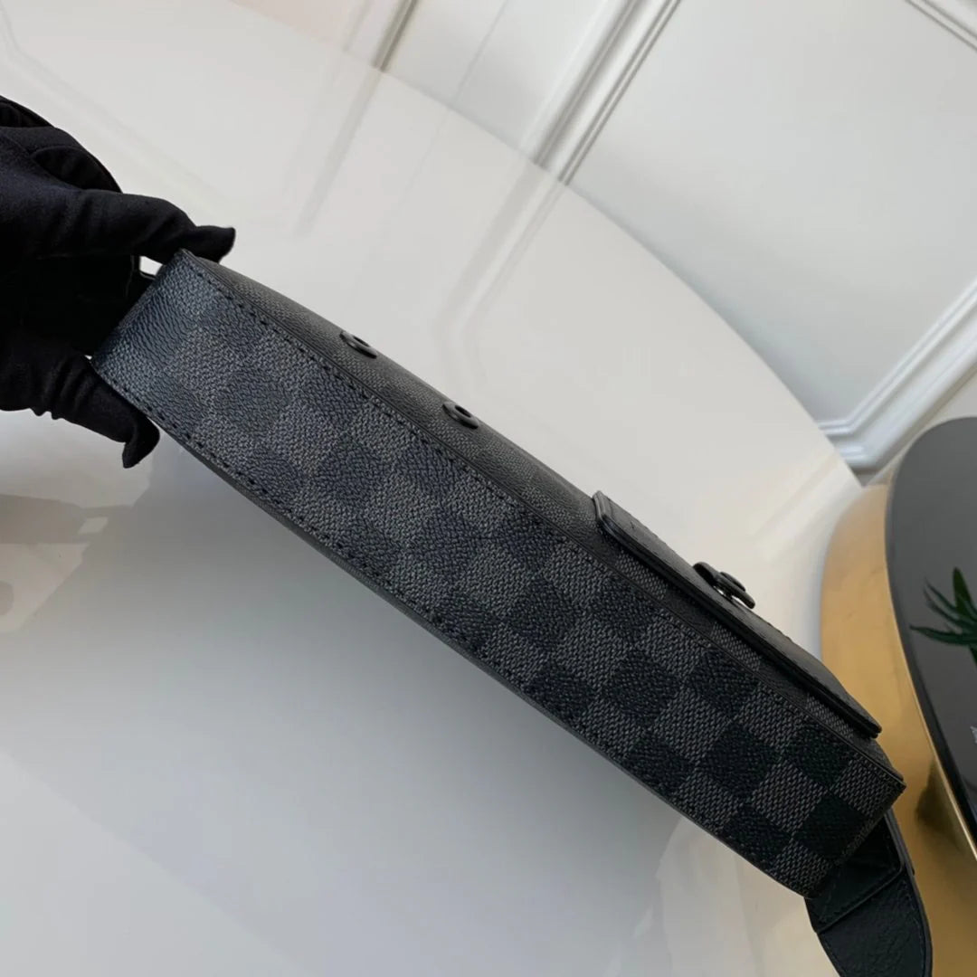 LV BAG M