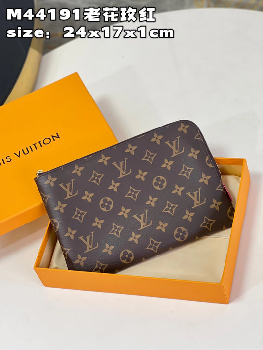 LV BAG M