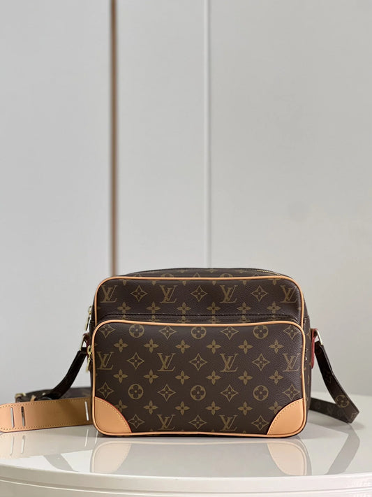 LV BAG M