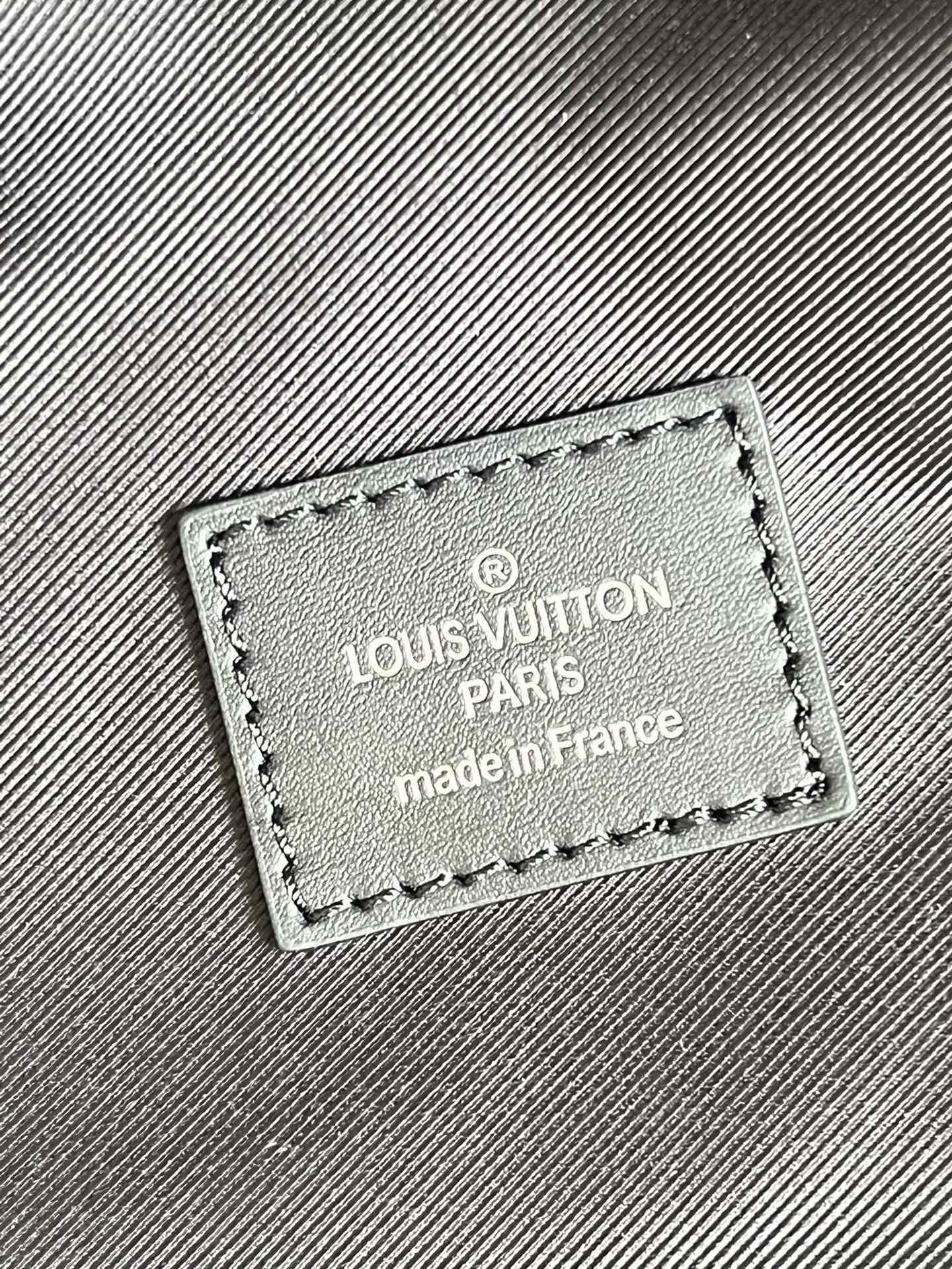 LV BAG M