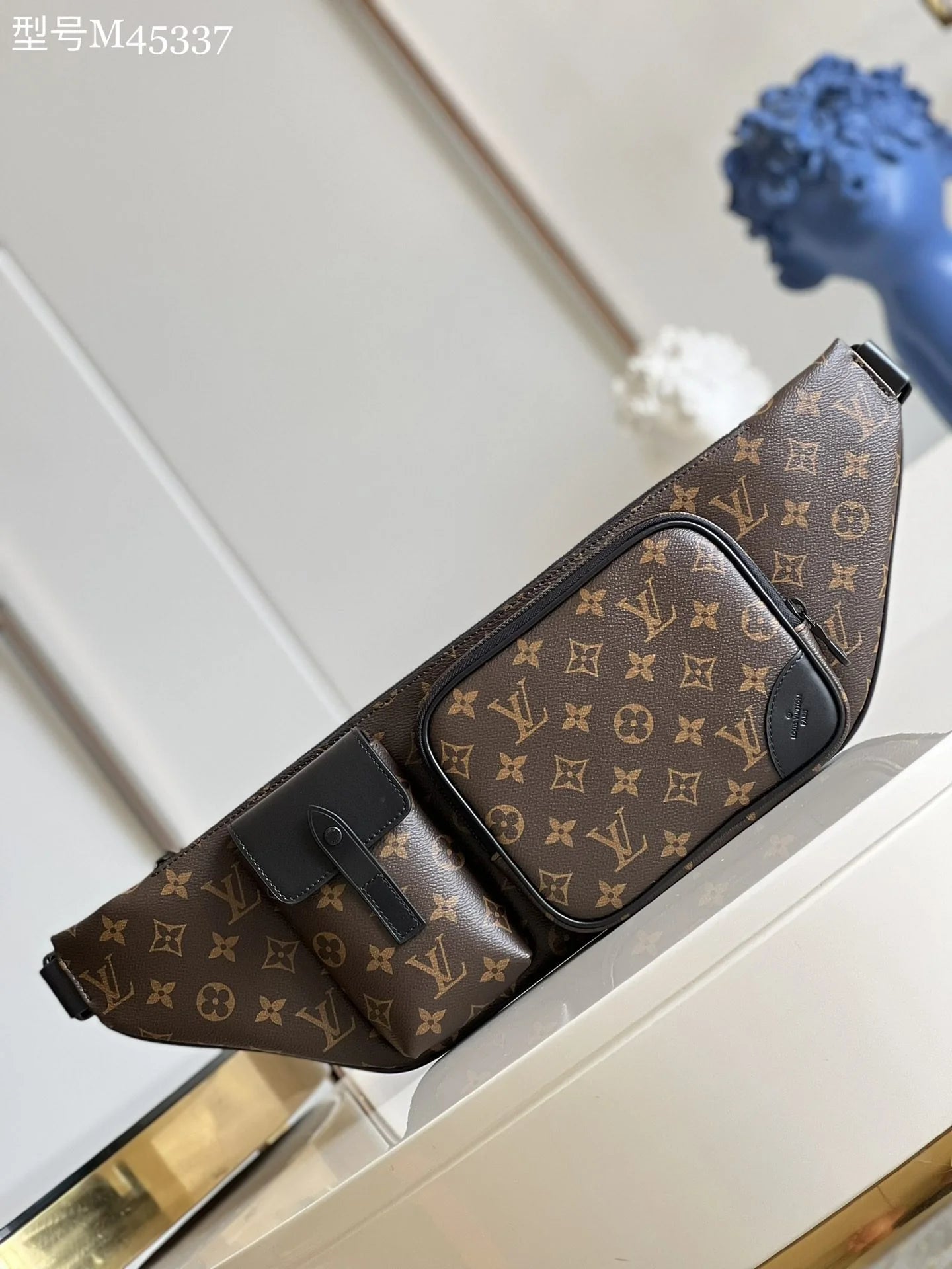 LV BAG M